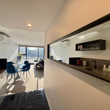 Midnight Luxe 1Br 1Bath Apartment 104 In The Heart Of Braddon Pool Sauna Secure Parking Wine Wifi Canberra Luaran gambar