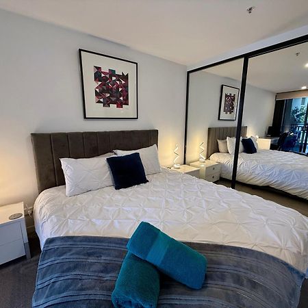 Midnight Luxe 1Br 1Bath Apartment 104 In The Heart Of Braddon Pool Sauna Secure Parking Wine Wifi Canberra Luaran gambar