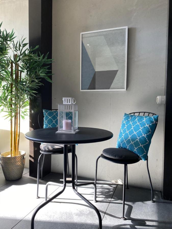 Midnight Luxe 1Br 1Bath Apartment 104 In The Heart Of Braddon Pool Sauna Secure Parking Wine Wifi Canberra Luaran gambar