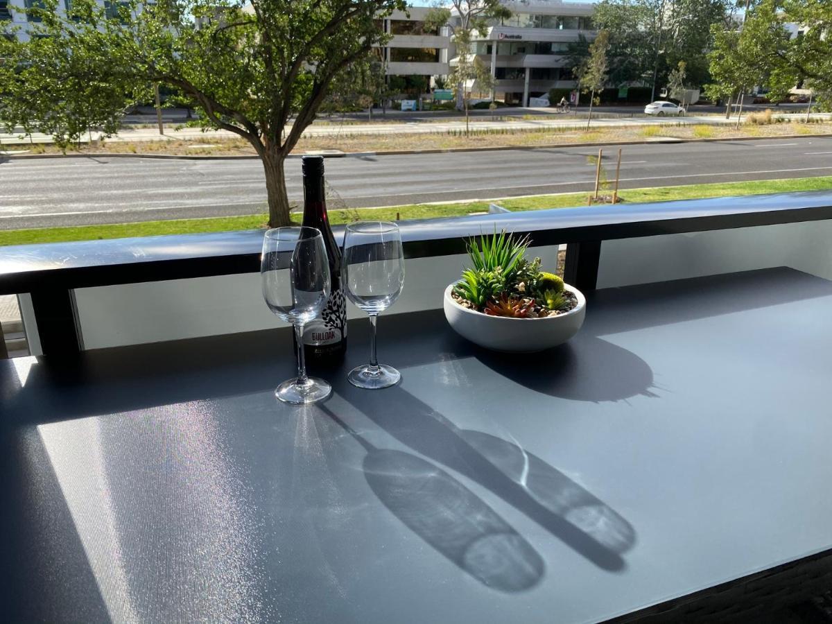 Midnight Luxe 1Br 1Bath Apartment 104 In The Heart Of Braddon Pool Sauna Secure Parking Wine Wifi Canberra Luaran gambar
