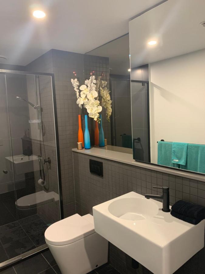 Midnight Luxe 1Br 1Bath Apartment 104 In The Heart Of Braddon Pool Sauna Secure Parking Wine Wifi Canberra Luaran gambar