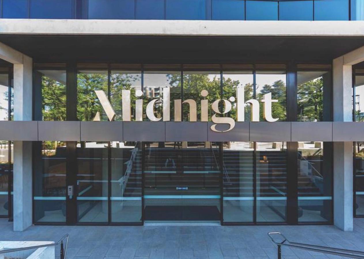 Midnight Luxe 1Br 1Bath Apartment 104 In The Heart Of Braddon Pool Sauna Secure Parking Wine Wifi Canberra Luaran gambar