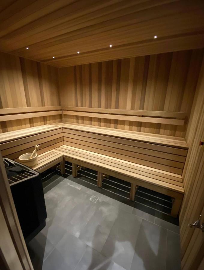 Midnight Luxe 1Br 1Bath Apartment 104 In The Heart Of Braddon Pool Sauna Secure Parking Wine Wifi Canberra Luaran gambar