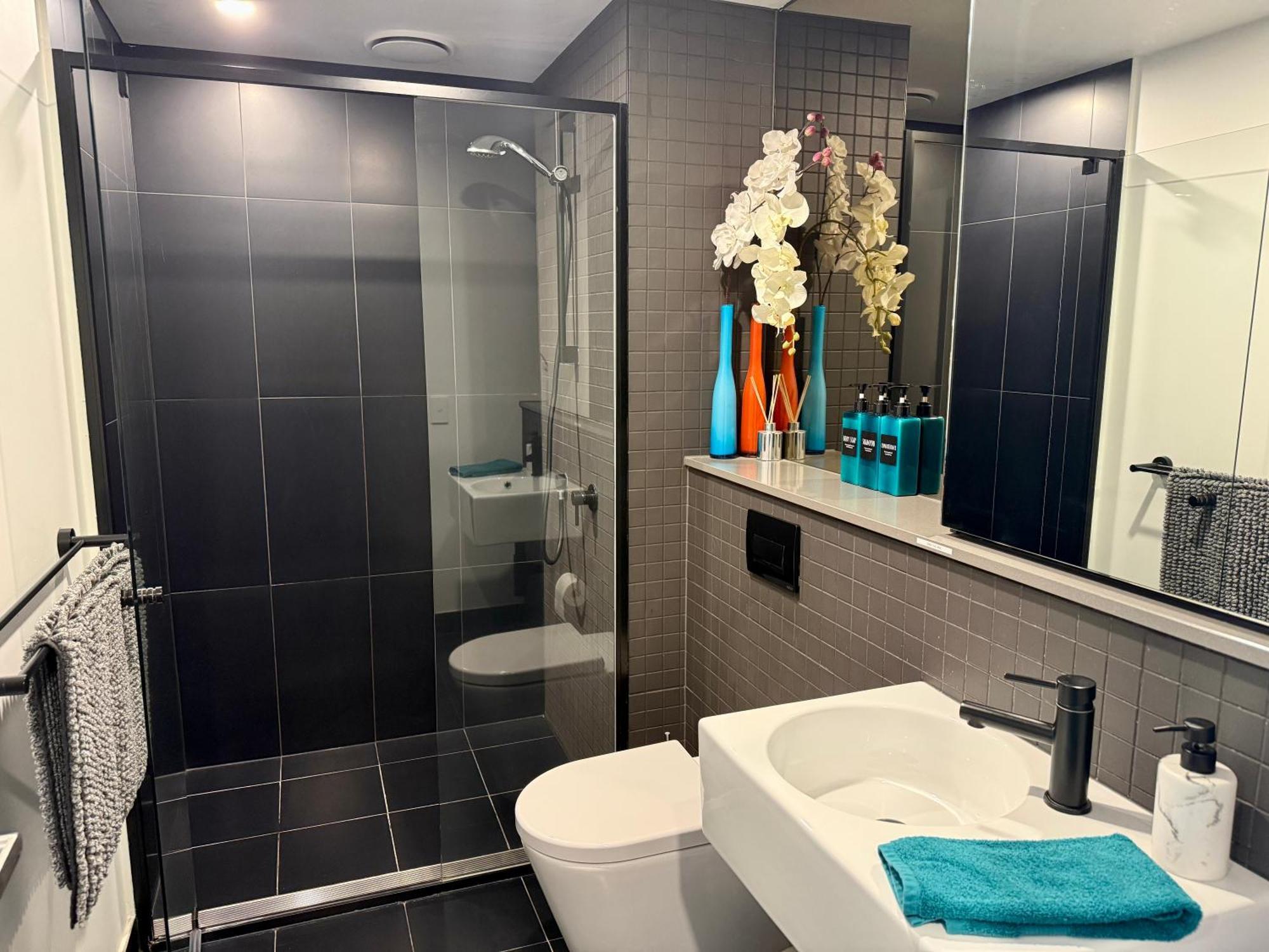 Midnight Luxe 1Br 1Bath Apartment 104 In The Heart Of Braddon Pool Sauna Secure Parking Wine Wifi Canberra Luaran gambar