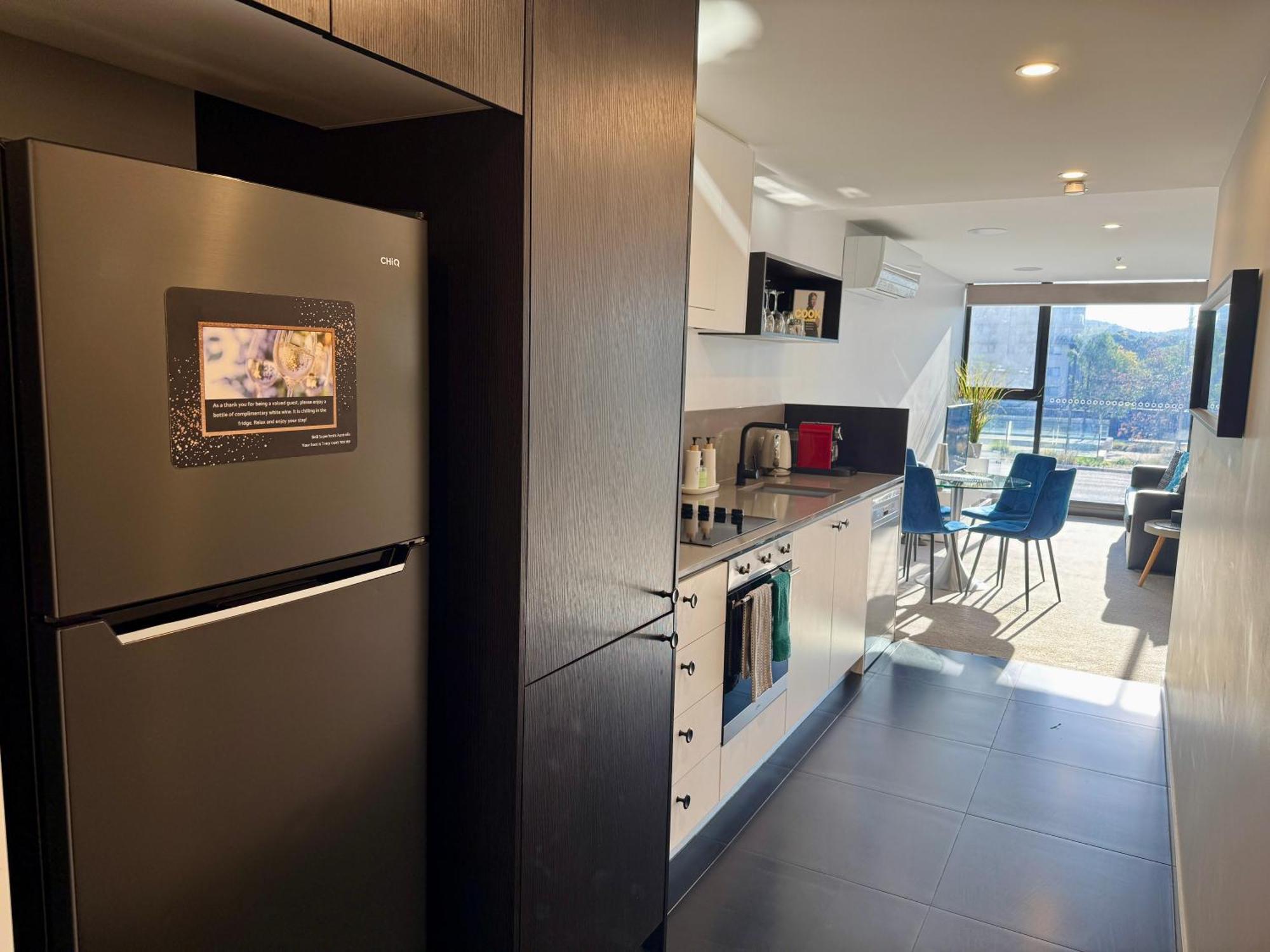 Midnight Luxe 1Br 1Bath Apartment 104 In The Heart Of Braddon Pool Sauna Secure Parking Wine Wifi Canberra Luaran gambar