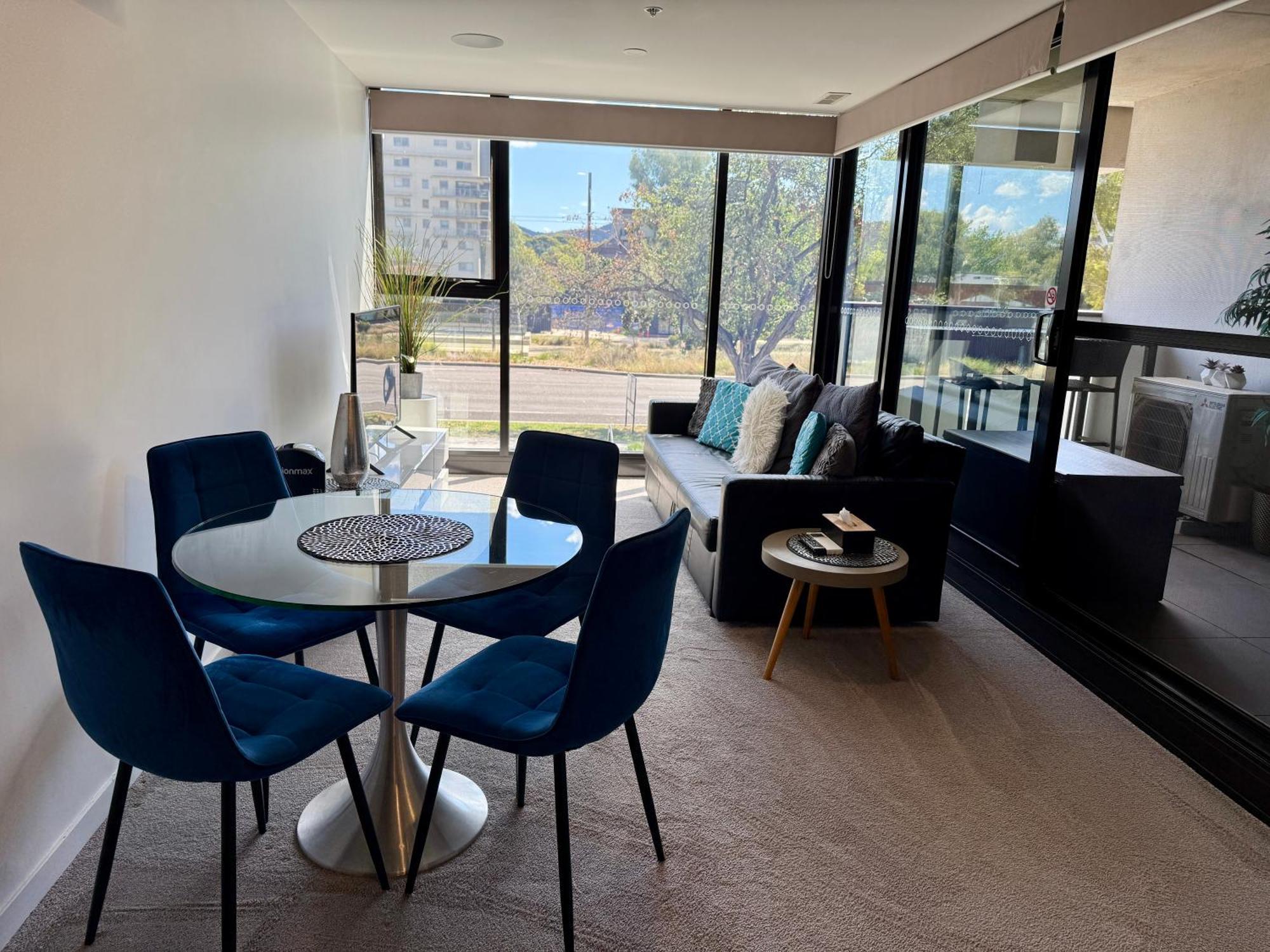 Midnight Luxe 1Br 1Bath Apartment 104 In The Heart Of Braddon Pool Sauna Secure Parking Wine Wifi Canberra Luaran gambar